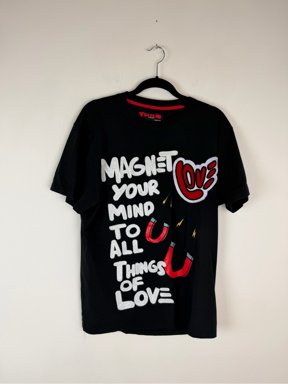 Bass by Ron Bass Magnet Love T-Shirt Black Red Graphic Tee Size XL